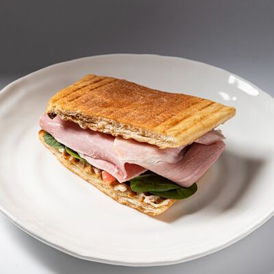 Панини с тамбовским окорокомв Тирольские пироги по цене 550 ₽