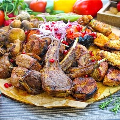 Ассорти по-братски в Три хинкали&Шашлык по цене 10050 ₽