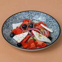 Легкий овощной салат с сыром фета в Хочу Пури