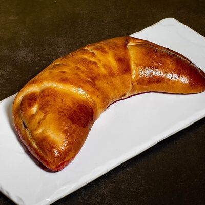 Булочка с вишней в Домашняя кулинария по цене 140 ₽