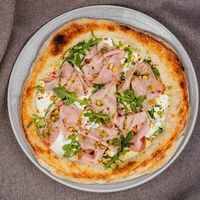 С мортаделлой и фисташкой в Лебовски Пицца и Боулинг