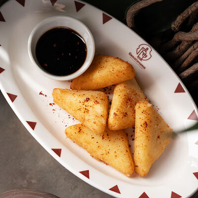 Жареный сулугуни с соусом наршараб в ЮжанеГорожане по цене 598 ₽