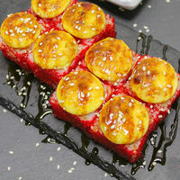 Ролл Калифорния запечённый в Maiko Sushi Bar