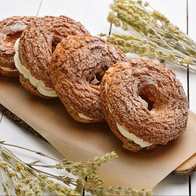 Кольцо творожное с вишней и заварным кремом в Port-O-Coffee по цене 240 ₽