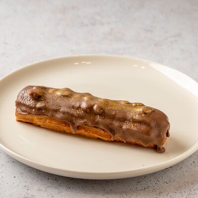 Эклер солёная карамель-арахис в Кондитерская La mousse по цене 285 ₽