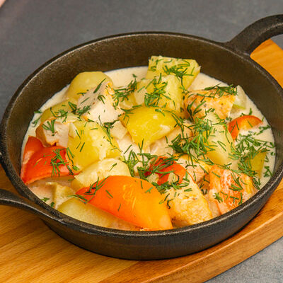 Цыпленок в сливочно-чесночном соусе с картофелем в Престо по цене 780 ₽