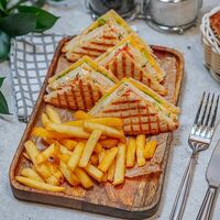 Сэндвич с куриной грудкой и овощами в APOLLO