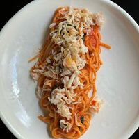 Спагетти с крабом в томатном соусе в Адрес 39