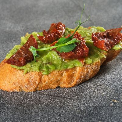 Брускетта с гуакамоле в Брускетта по цене 160 ₽