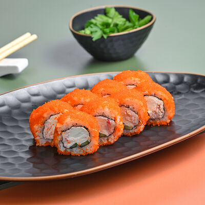 Ролл Калифорния с крабом в Зебры по цене 550 ₽