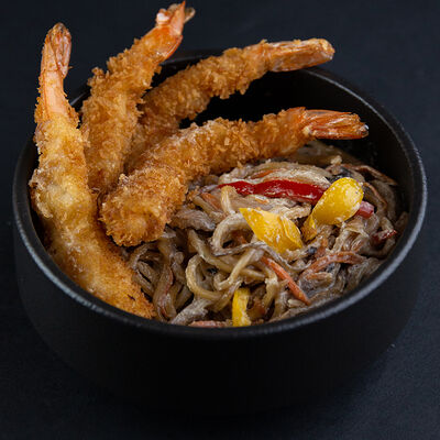 Яичная лапша сливочная с креветками в Pho Tom по цене 490 ₽