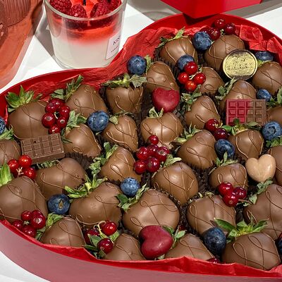 Коробка Сердцев Kissberry по цене 6900 ₽