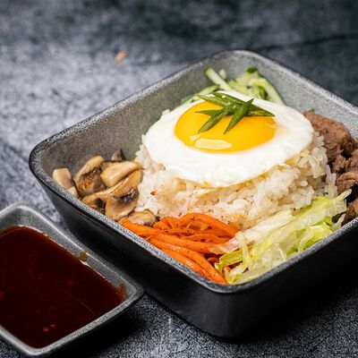 Панчан-ланч Пибимпаб в Korean Chick по цене 379