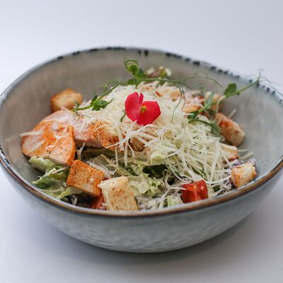 Салат Цезарь с курицей в Моё место по цене 429 ₽