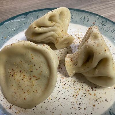 Хинкали по-грузински свинина и говядина (ручная лепка) в Вкусно и сочно по цене 120 ₽