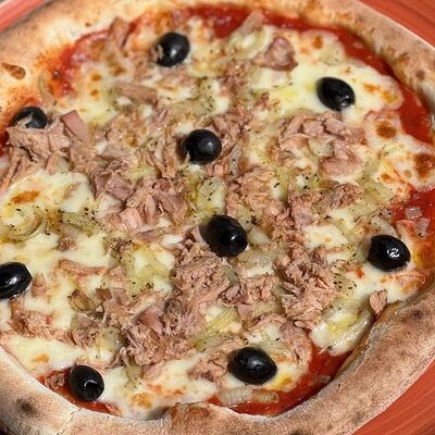 С тунцом, маслинами и красным луком в L'angolo Italiano по цене 34 р.