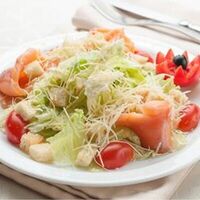 Салат Цезарь с семгой в Сокровище Premium & Grill