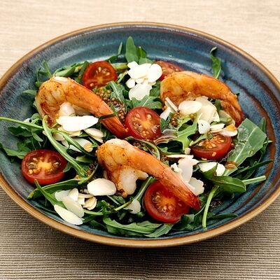 Салат с креветками и рукколой в Кафе-пекарня Susser по цене 490 ₽