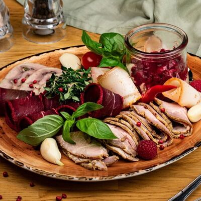 Мясное ассорти в Егорьевский Очаг Premium & Шашлык HITS по цене 2650 ₽