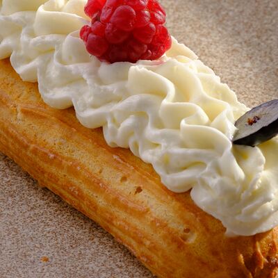 Эклер с кремом пломбирв Душа по цене 410 ₽