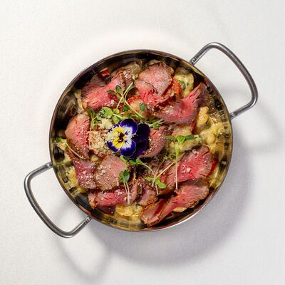 Заварной картофель с мраморной говядиной и пармезаном в Гоголь по цене 650 ₽