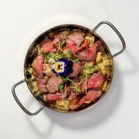 Заварной картофель с мраморной говядиной и пармезаном в Гоголь