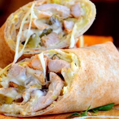 Шаурма с курицей Три сырав Донер&Кебаб по цене 550 ₽