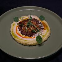 Бифштекс из мраморной говядины с картофельным пюре под трюфельной заправкой в Jojo