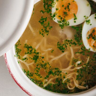 Куриный суп, домашняя лапша в L Atelier Petrovka по цене 890 ₽