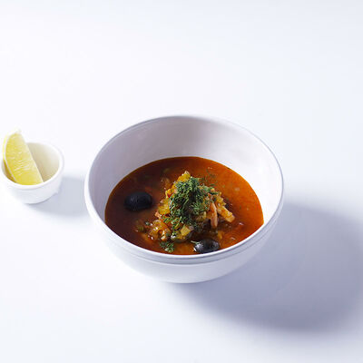 Мясная солянка с копчёностями в Чайхона №1 Васильчуки по цене 470 ₽