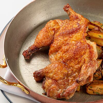 Кукурузный цыпленок с жареным картофелем и грибами в Miss you по цене 2400 ₽