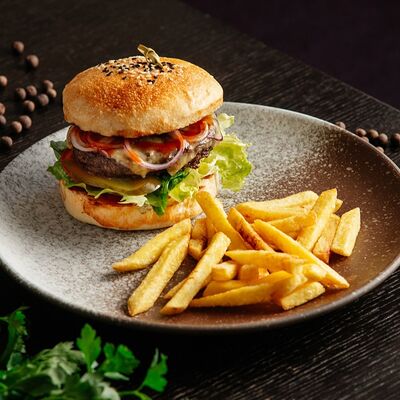 Бургер Домашний с говядиной в Crazy Hunter по цене 850 ₽