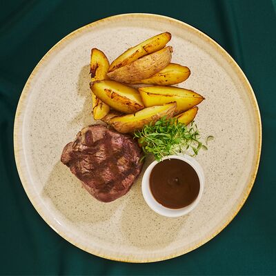 Стейк из говядины с деревенским картофелем в Бали по цене 1600 ₽