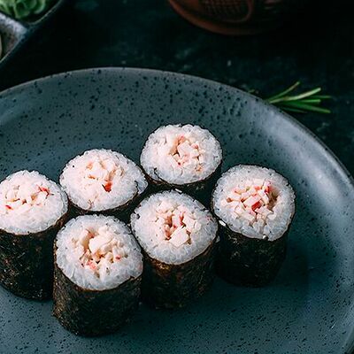 Ролл кани маки в Barrel Sushi по цене 175 ₽