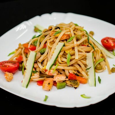 Вок с морепродуктами и гречневой лапшой в АСА-Суши по цене 450 ₽