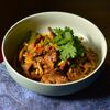 Лапша жареная говядиной с овощами по-китайски в Go-Boo по цене 599