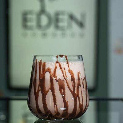 Горячий шоколад в Eden по цене 390 ₽