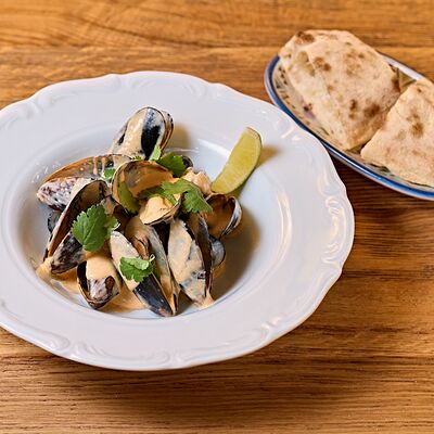 Мидии в соусе том ям в Кафе Итальянцы по цене 790 ₽