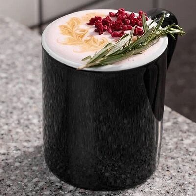 Латте вишня розмарин в People по цене 380 ₽