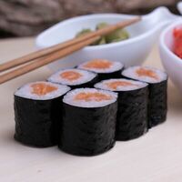 Мини-ролл с лососем в Sushi Odi Grand