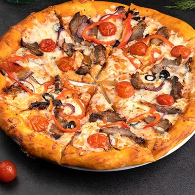 Пицца Цезарь в Мангал мастер по цене 1200 ₽