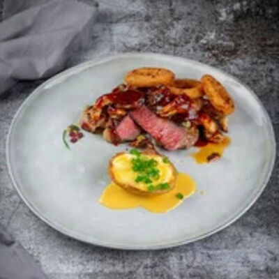 Рибай с фаршированным картофелем и хрустящими луковыми кольцами в Duran Bar & Grill по цене 1359