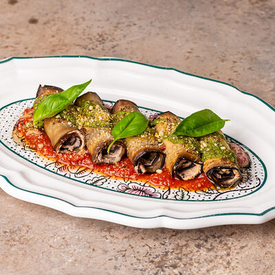Рулетики из баклажана с рикоттой и томатами в Lili по цене 540 ₽