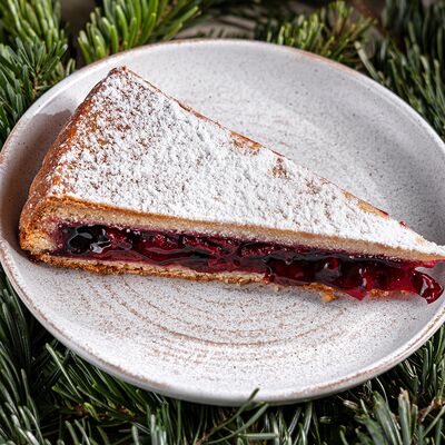 Пирог вишневый в Abrau Club по цене 640 ₽