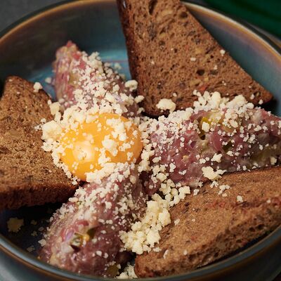 Тартар из мраморной говядины в Липа гастробар по цене 750 ₽