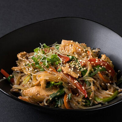 Салат Enjoy Фунчоза с курочкой терияки в Enjoy по цене 359 ₽