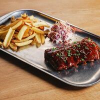 Рёбра поросёнка Бульгоги в 321 Club by Novikov