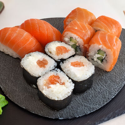 Сет Лосось в Yorokobi по цене 700 ₽