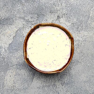 Фирменный чесночный соус в Дак и Чо по цене 30 ₽