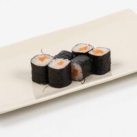 Мини-ролл с лососем в Sushi&wok